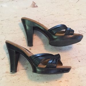 DONATED Xhilaration heeled sandals